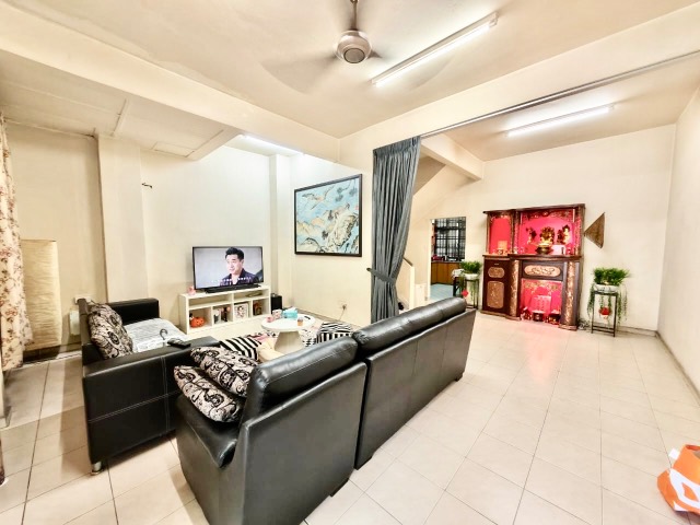 Desa Cemerlang - Double Storey Terrace / Renovated with Kitchen Extended / Gated & Guarded