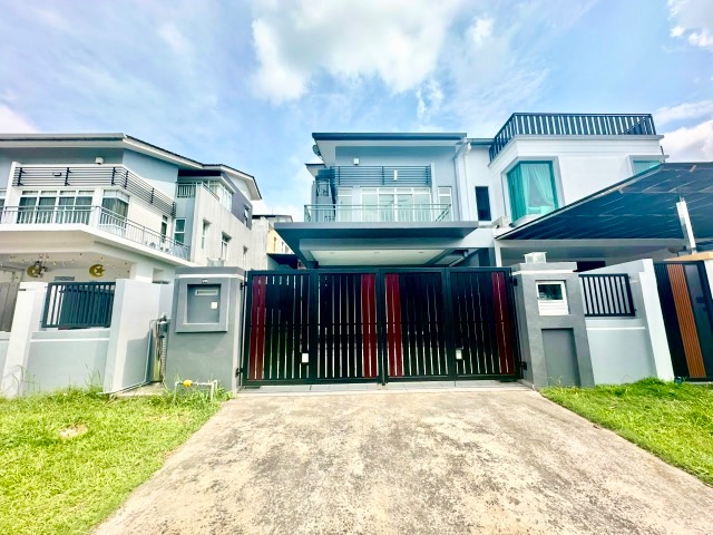 Horizon Hills - Three Storey Cluster / Renovated in Good Condition / Gated & Guarded - Thumbnail 1