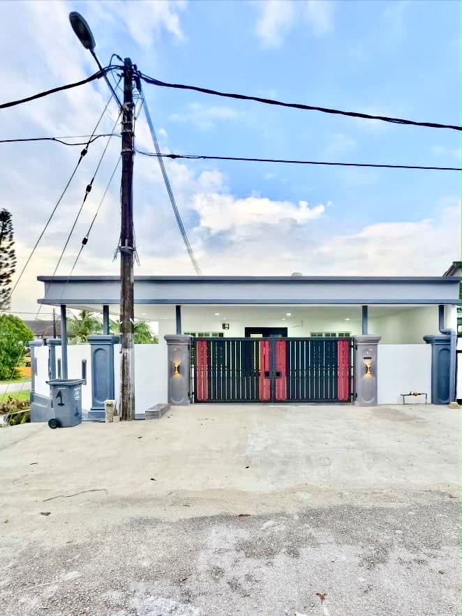 Johor Jaya - Single Storey Terrace / Corner Lot with Extra Land / Fully Renovated & Unblock View - Photo 1