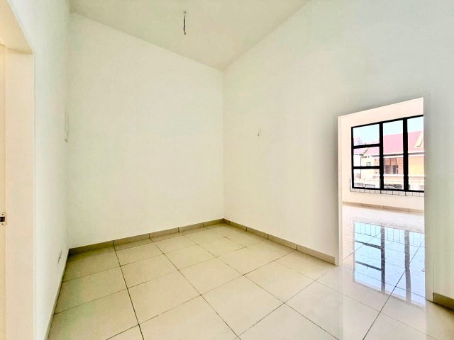 Iskandar Puteri (Senadi Hills) - Double Storey Terrace / Original Bare Unit / 20mins to Tuas - Thumbnail 8