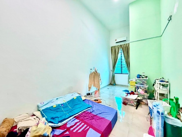 Nusa Sentral - Double Storey Terrace / Fully Renovated Unit / Nearby Tuas 2ndLink - Thumbnail 5