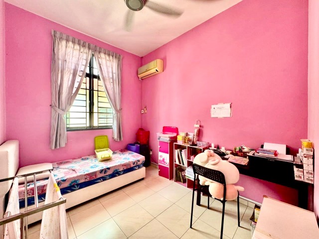 Bukit Indah - Double Storey Terrace / Basic Renovated in Well Condition / Gated & Guarded - Thumbnail 4