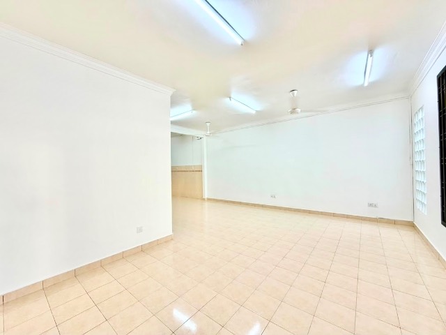 Mutiara Rini - Double Storey Terrace / Rare Unit Below RM700K / Well Maintained in Good Condition - Thumbnail 3