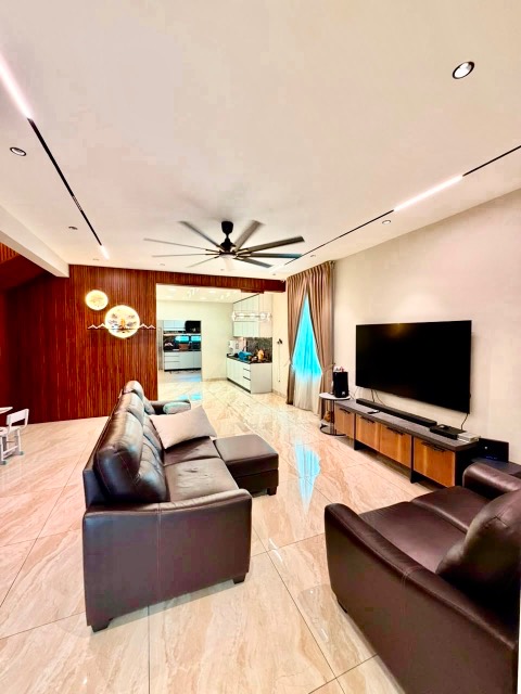 Austin Duta - Double Storey Terrace / Fully Renovated & Extended / Superb Condition - Thumbnail 1