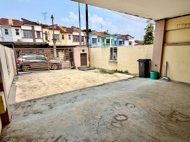 Setia Tropika (Licuala Garden) - Double Storey Terrace / Original Condition / Nearby Shops & Highway - Thumbnail 13