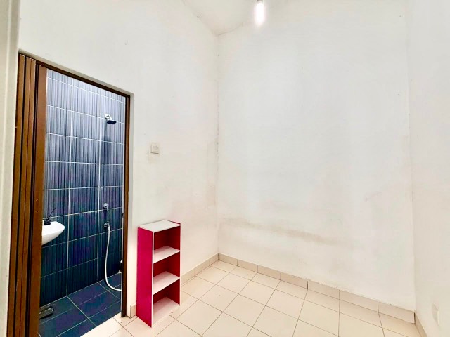 Nusa Bestari (Bestari Height) - Double Storey Cluster / Simple Renovation in Good Condition / Gated & Guarded - Thumbnail 11