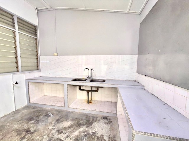 Johor Jaya - Single Storey Terrace / Basic Renovation + Extension / Walking Distance to Shoplot - Thumbnail 9