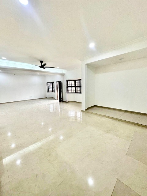 Taman Sri Skudai - Double Storey Terrace Corner Lot / Rare Full Loan Unit / Fully Extended Unit - Thumbnail 9