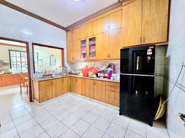 Taman Molek (Redang Villa) - 2.5 Storey Semi Detached / Fully Renovated in Good Condition / Gated & Guarded - Thumbnail 10