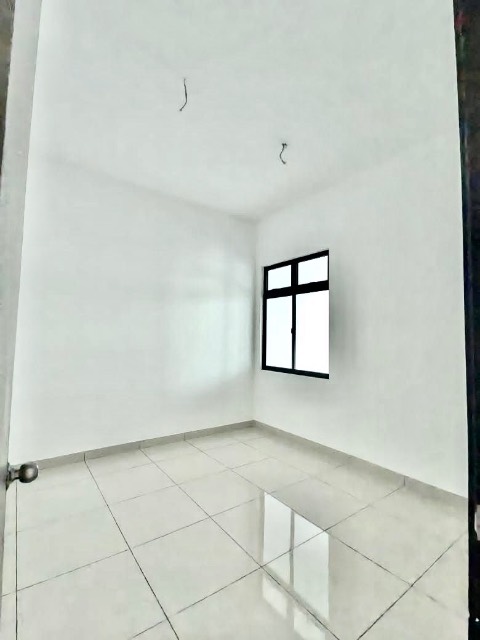 Bandar Cemerlang - Double Storey Terrace House / Original Unit / Gated & Guarded - Thumbnail 4