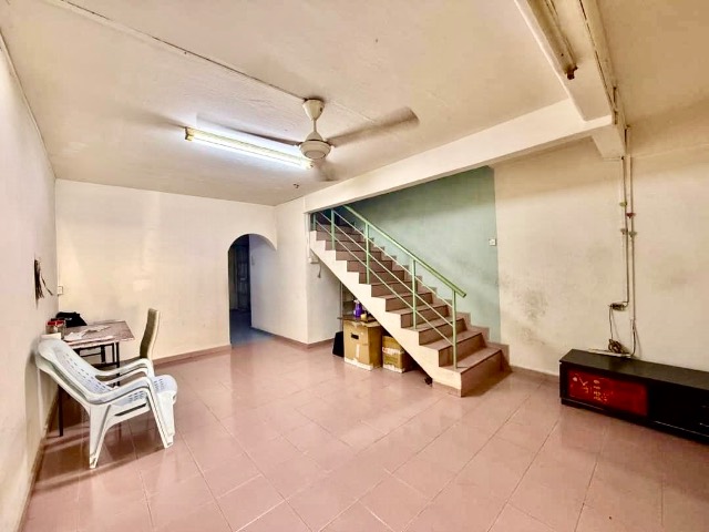 Johor Jaya - Double Storey Low Cost / Renovated with Living Room & Kitchen Extended - Thumbnail 2