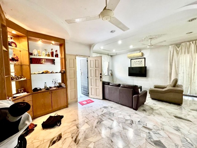 Desa Harmoni (Molek) - Double Storey Terrace / Corner Lot with Bigger Land / Renovated in Good Condition - Thumbnail 3
