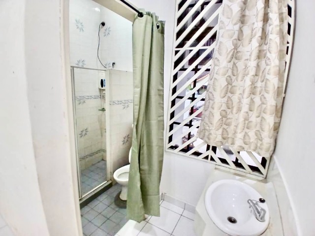 Taman Molek - 1.5 Storey Terrace / Basic Renovation / Matured Area & Nearby Town - Gambar kecil 5