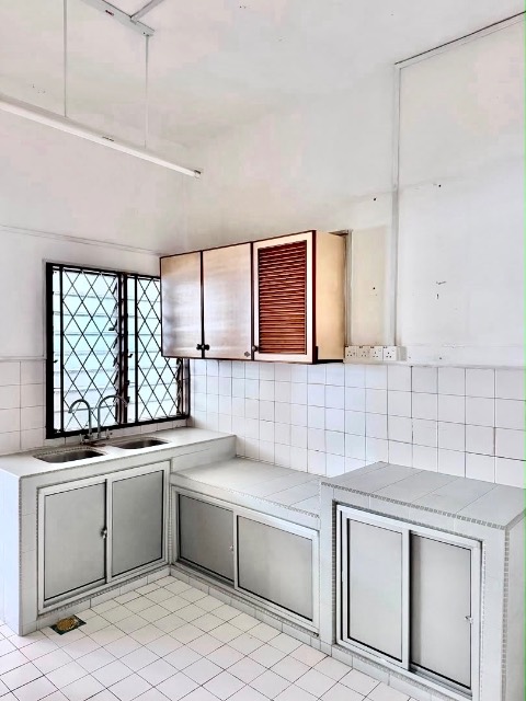 Skudai (Sri Putri) - Double Storey Terrace/ Fully Extended Unit / Good Condition - Thumbnail 11