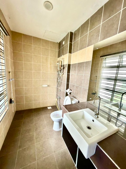 Seri Alam (Bina Park) - Three Storey Terrace / Large Land Area & Built Up / Renovated & Extended - Thumbnail 19