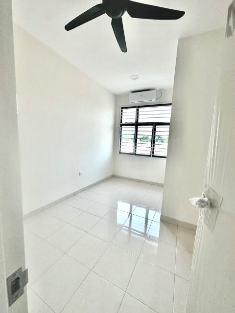 Bandar Uda Utama (Areca) - Double Storey Terrace / Basic Renovation / Gated & Guarded - Thumbnail 4