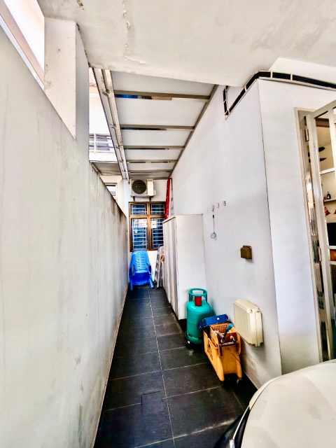 Setia Eco Gardens - Single Storey Terrace / Partial Renovated & Furnished / Nearby Tuas Highway - Thumbnail 12