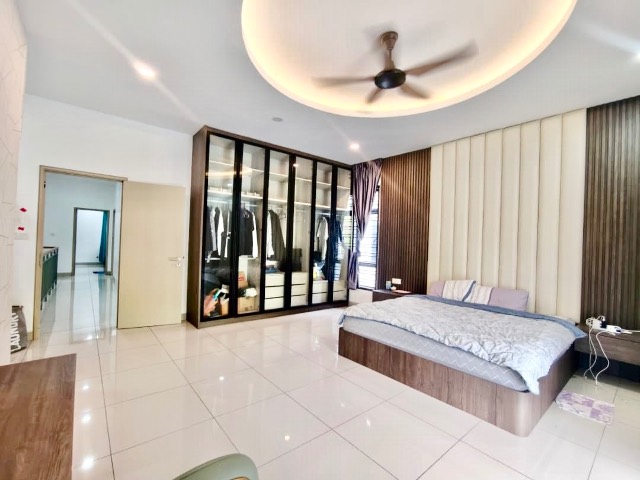 Crest Austin (Glenmarie) - Double Storey Cluster / Renovated Unit with Unblock View / Gated & Guarded - Thumbnail 3