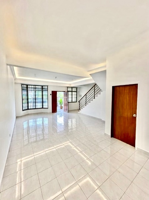 Nusa Bestari - Double Storey Terrace / Unblock View / Simple Renovation - Thumbnail 3