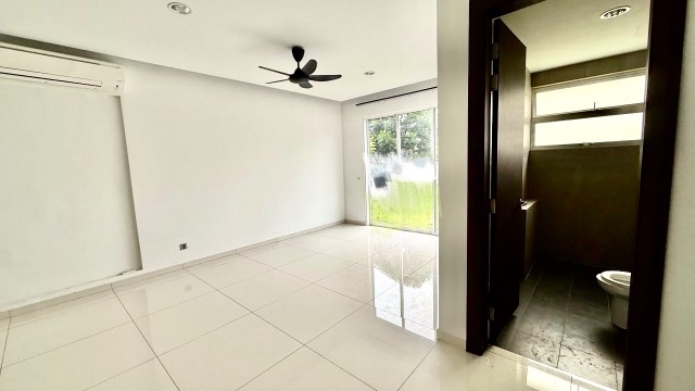 Taman Nusa Duta - Double Storey Semi Detached / Corner Lot with 30ft Side Land / Surrounded by TF Mart & Many Shoplots - Thumbnail 8