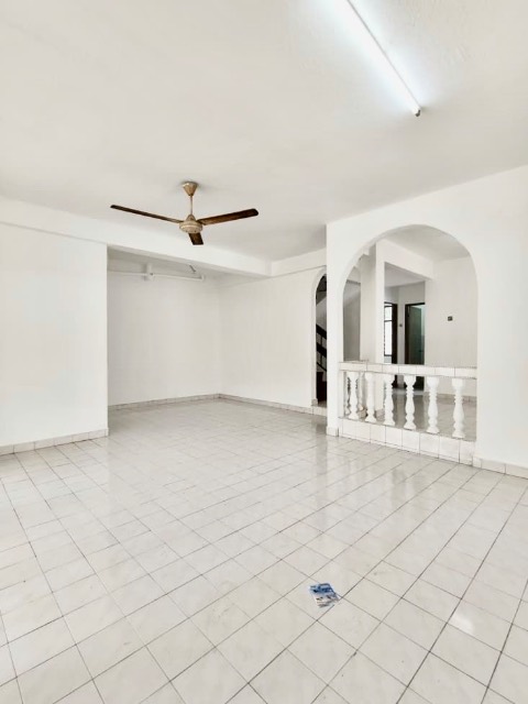 Bukit Kempas - Double Storey Semi Detached / Huge Size with Extra Land / Newly Refurbished - Thumbnail 4