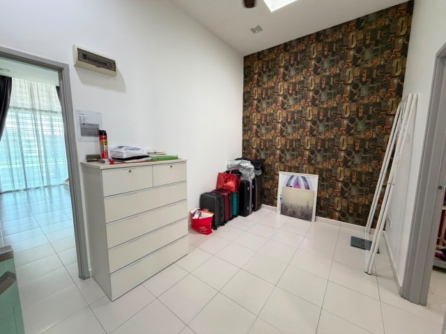 Mount Austin (LA Garden) - Double Storey Terrace / Basic Renovation in Good Condition / Walking distance to Austin Crest Shoplots - Thumbnail 7