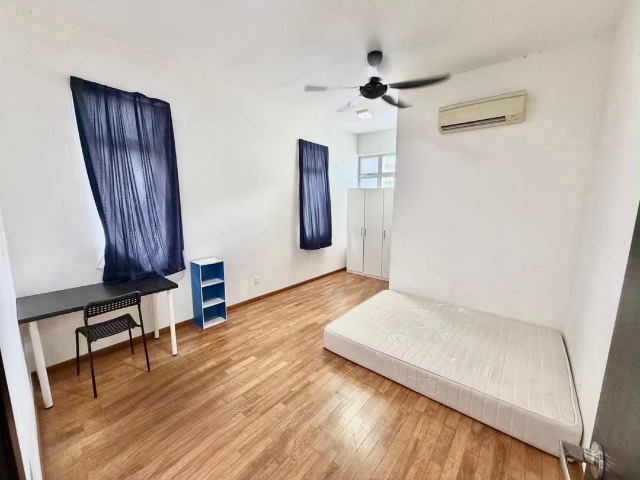 Taman Molek (Molek Haven) - Double Storey Terrace / Corner Lot with Extra Land / Gated & Guarded - Thumbnail 6