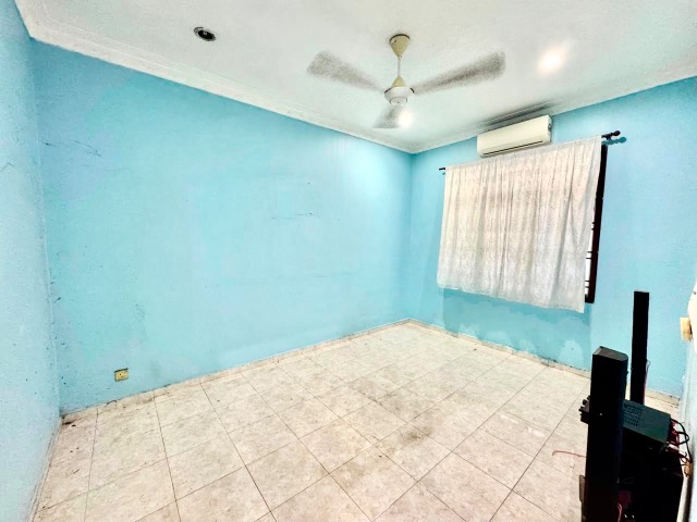Nusa Bestari - Single Storey Terrace / Basic Renovated Unit / Strategic Matured Location - Thumbnail 4