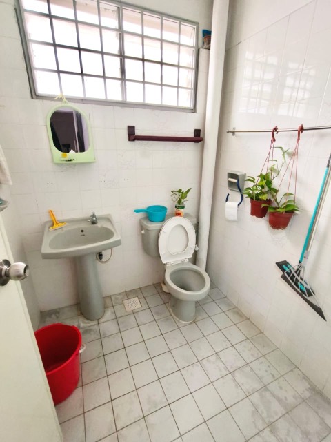 Taman Daya - Double Storey Terrace / Renovated & Extended Unit / Strategic Location Nearby Shoplots - Thumbnail 12
