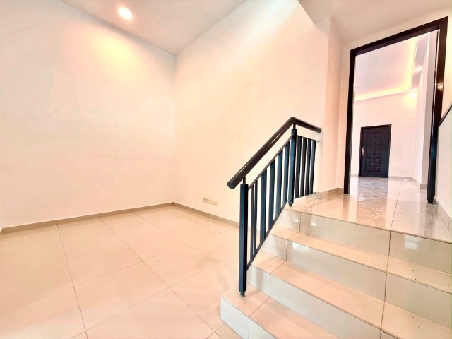 Horizon Hills - Double Storey Terrace / Fully Extended Spacious Layout / Gated & Guarded - Thumbnail 6