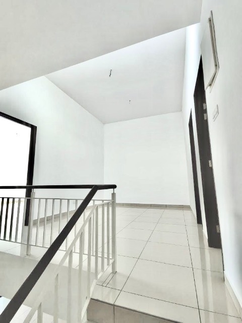 Bandar Cemerlang - Double Storey Terrace House / Original Unit / Gated & Guarded - Thumbnail 5