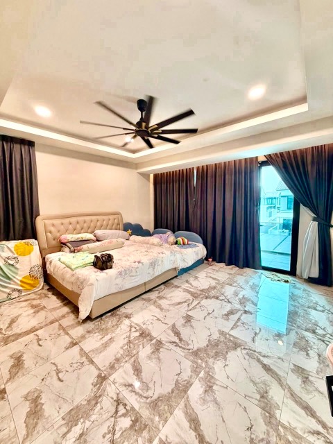 Austin Duta - Double Storey Terrace / Fully Renovated & Extended / Superb Condition - Thumbnail 3