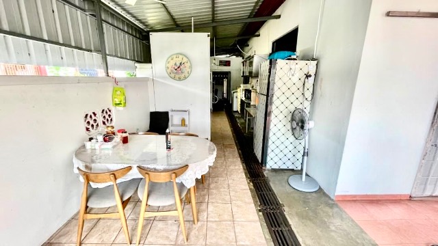 Taman Daya - Single Storey Terrace / Corner Lot with Bigger Land / Basic Renovated in Good Condition - Thumbnail 8