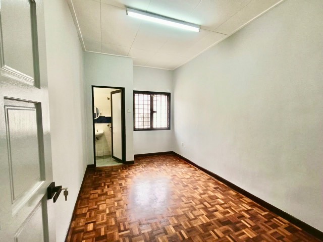 Permas Jaya - Double Storey Terrace / Original Unit / Nearby Highway to SG - Thumbnail 7