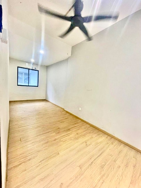 Gelang Patah - Double Storey Medium Cost / Partial Renovated Unit / Nearby 2ndLink Highway - Thumbnail 3