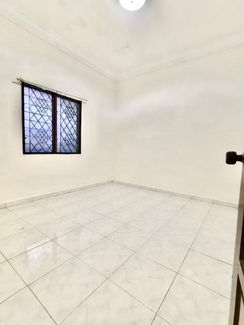 Tun Aminah - Single Storey Terrace / Simple Renovation with Kitchen Extended - Thumbnail 4