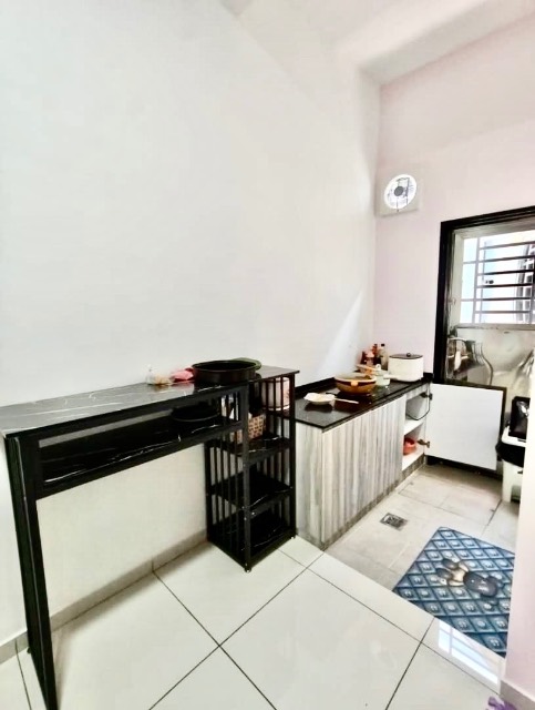 Austin Crest (Ruby) - Double Storey Terrace / Basic Renovation with Furnishings / 3mins to Crest Shoplots - Thumbnail 13