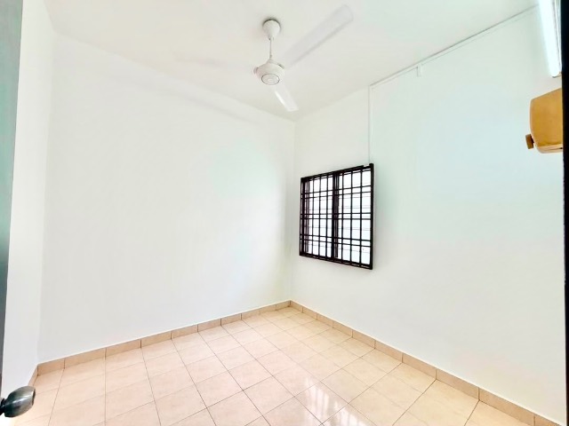 Mutiara Rini - Double Storey Terrace / Rare Unit Below RM700K / Well Maintained in Good Condition - Thumbnail 8