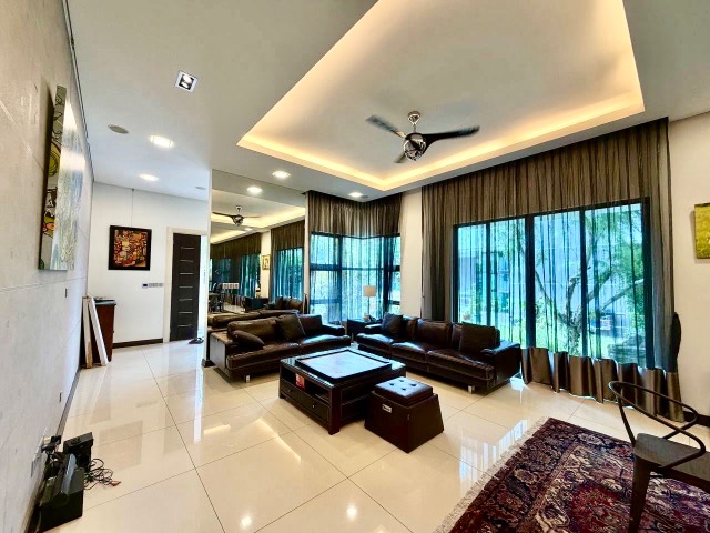 Iskandar Puteri (East Ledang) - Double Storey Semi Detached / Renovated & Well Maintained / Gated & Guarded - Thumbnail 2
