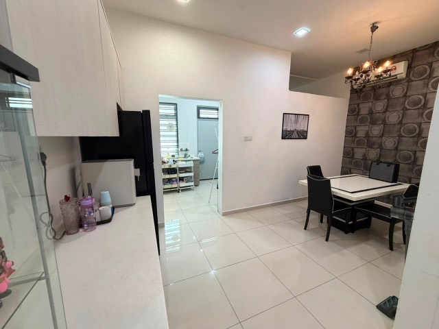Mount Austin (LA Garden) - Double Storey Terrace / Basic Renovation in Good Condition / Walking distance to Austin Crest Shoplots - Thumbnail 8