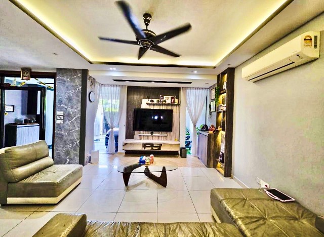 Kulai (Desa Baiduri) - Double Storey Terrace / Extended Living Hall & Kitchen / Unblock View - Thumbnail 2