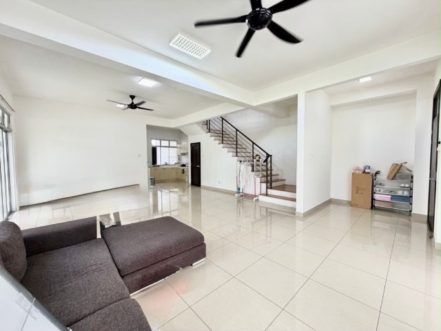 Taman Molek (Molek Haven) - Double Storey Terrace / Corner Lot with Extra Land / Gated & Guarded - Thumbnail 2