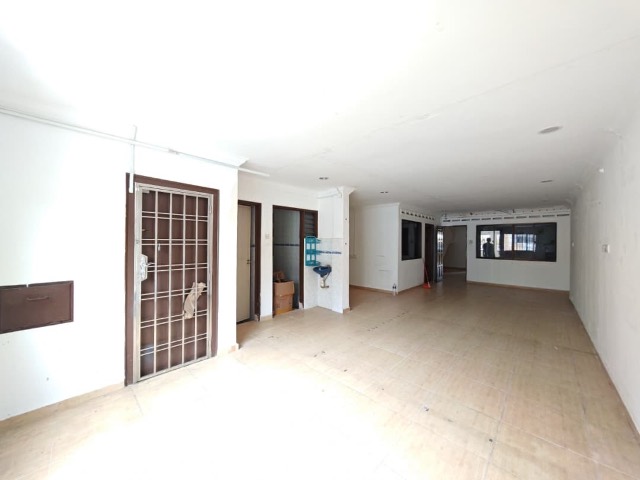 Johor Jaya - Three Storey Shop Lot / Main Distributor Street for Businesses / Crowded District - Thumbnail 6