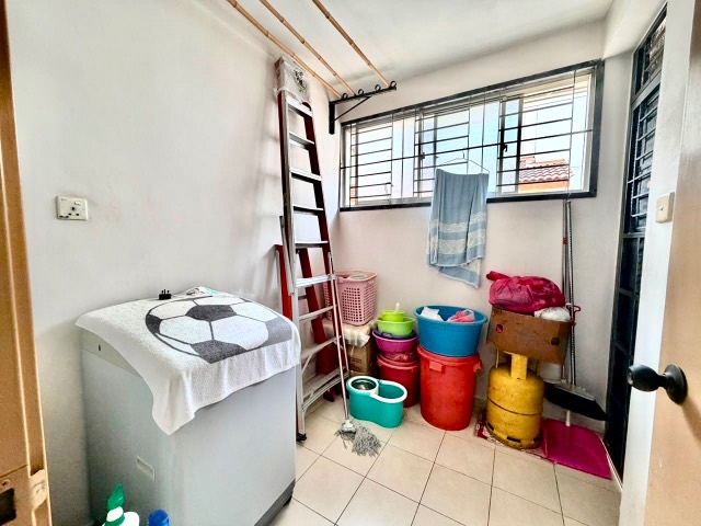 Bukit Indah - Double Storey Terrace / Basic Renovated in Good Condition / Gated & Guarded - Thumbnail 11