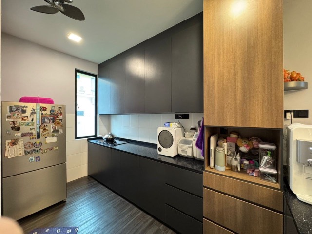 Austin Duta - Double Storey Terrace / Corner Lot with Bigger Land / Renovated in Good Condition - Thumbnail 7