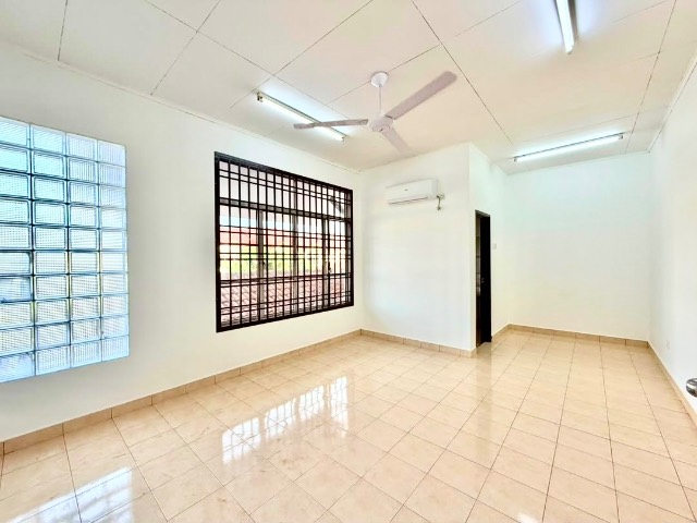 Mutiara Rini - Double Storey Terrace / Rare Unit Below RM700K / Well Maintained in Good Condition - Thumbnail 4