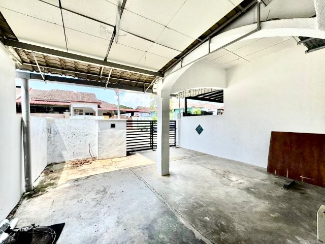 Bukit Indah - Single Storey Terrace / Renovated with MBJB Approval / Walking Distance to Bus Stop & Shops - Thumbnail 8
