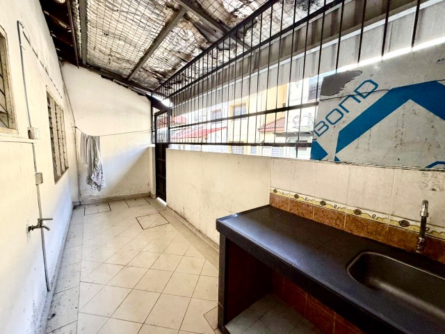 Johor Jaya - Double Storey Terrace / Original Unit with Kitchen Extension / Walking Distance to Shop - Thumbnail 8