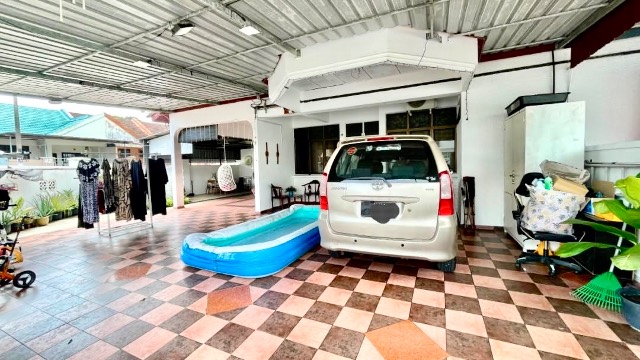 Taman Daya - Single Storey Terrace / Corner Lot with Bigger Land / Basic Renovated in Good Condition - Thumbnail 2
