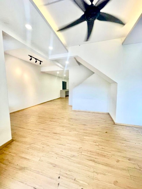 Gelang Patah - Double Storey Medium Cost / Partial Renovated Unit / Nearby 2ndLink Highway